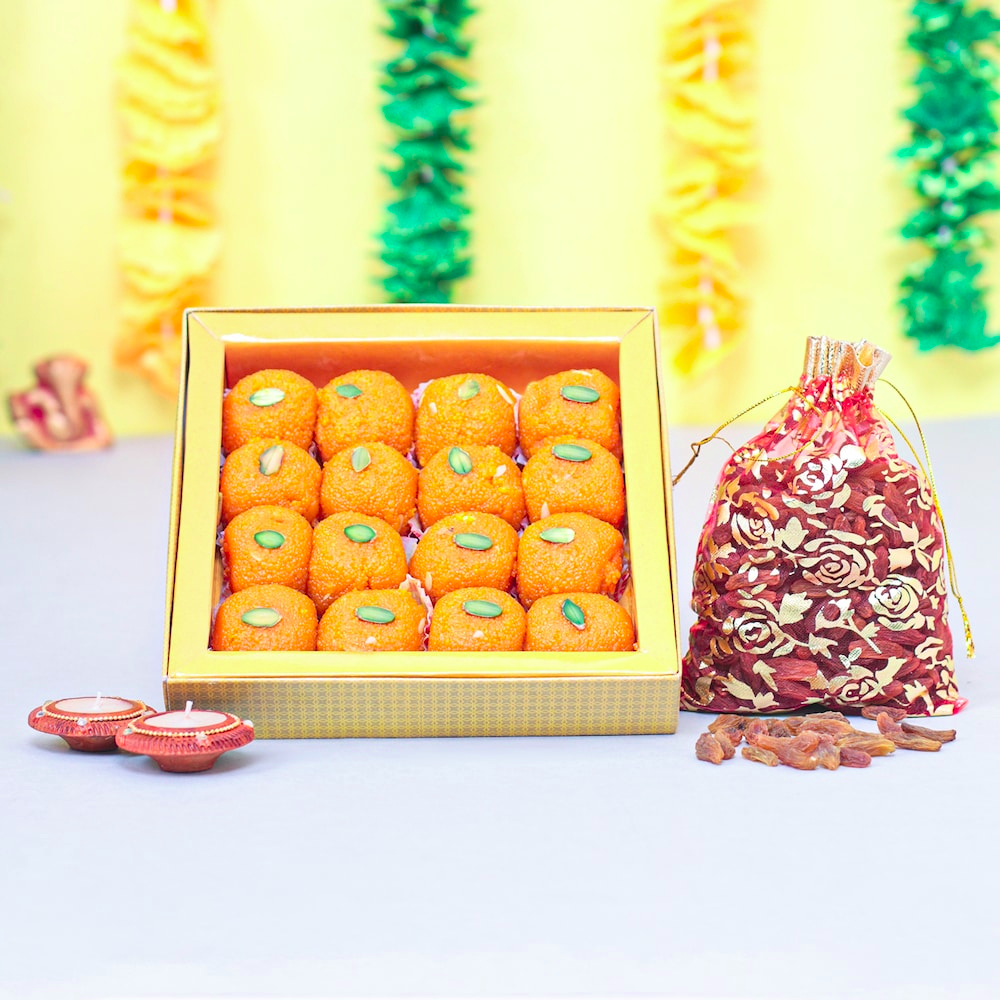 Motichoor Laddu with Raisin And Diyas